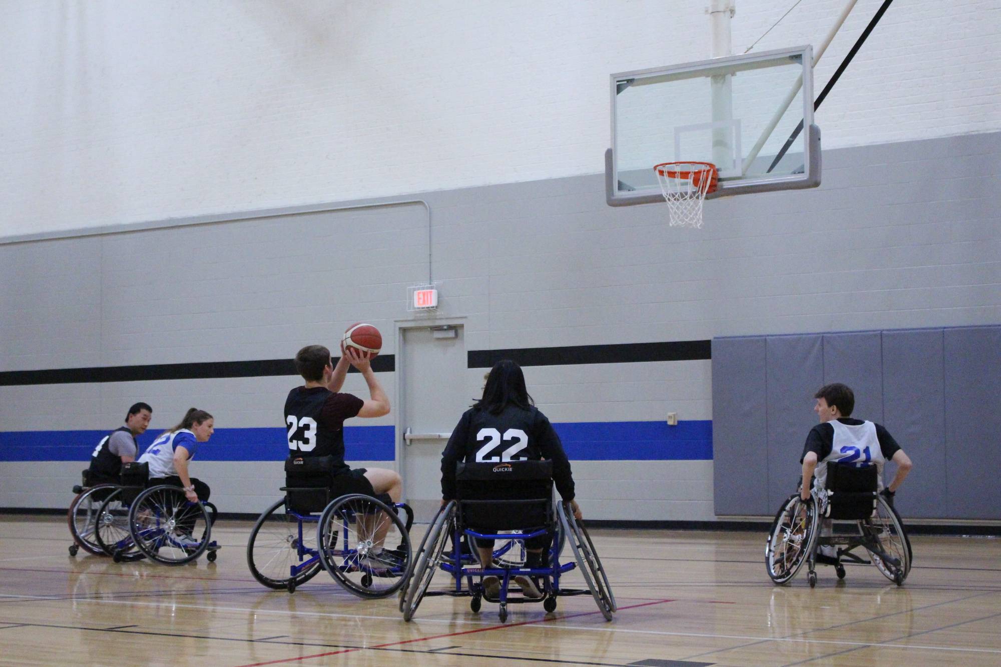 people playing wheelchair basketball